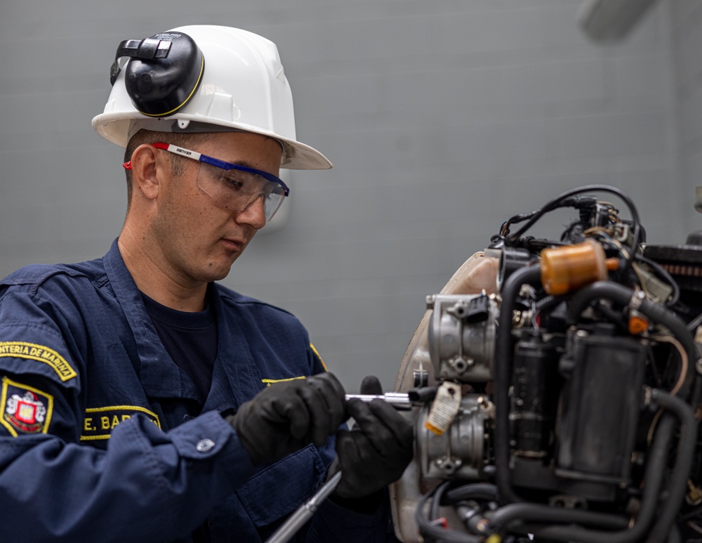 U.S. Marine Corps Colonel Victor Pastor visits Colombian Amphibious Maintenance Battalion