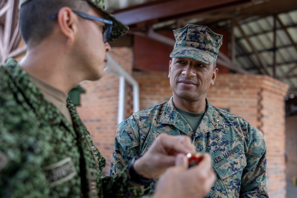 U.S. Marine Corps Colonel Victor Pastor visits Colombian Amphibious Maintenance Battalion