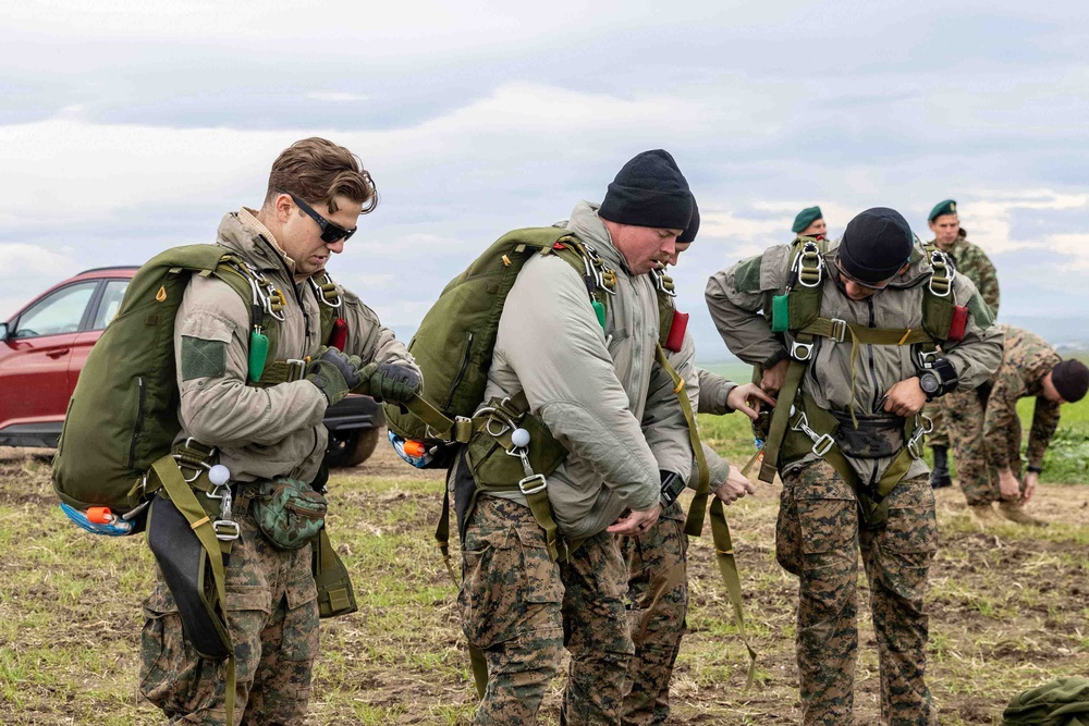 This Isn’t Flying, It’s Falling With Style: 26th MEU(SOC) MSPF and Hellenic Marines execute HALO/MFF training in Greece