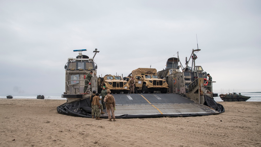 15th MEU Sustains Beach Landing Site During Amphibious Assault