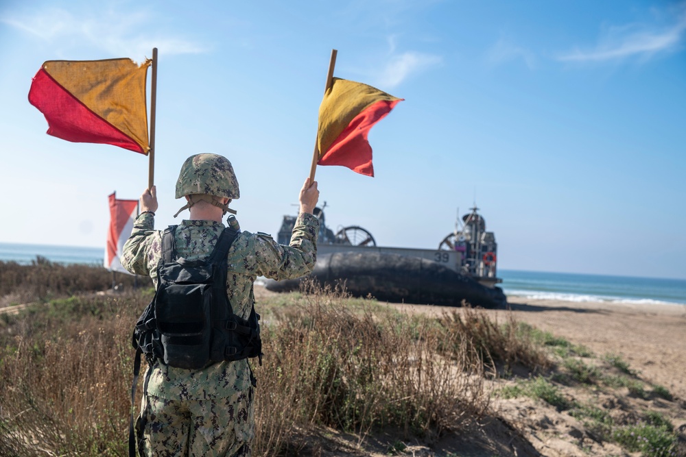 15th MEU Sustains Beach Landing Site During Amphibious Assault