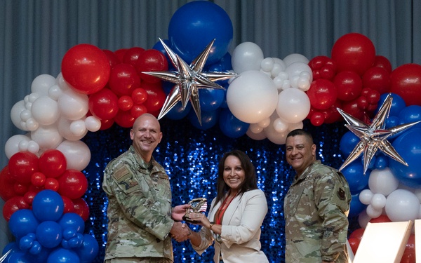 Laughlin holds Annual Awards Ceremony for XL-ent members