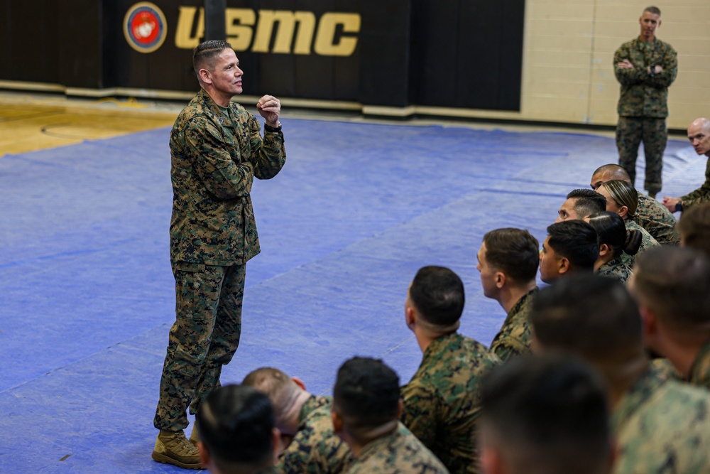 20th sergeant major of the Marine Corps visits 5th Marines