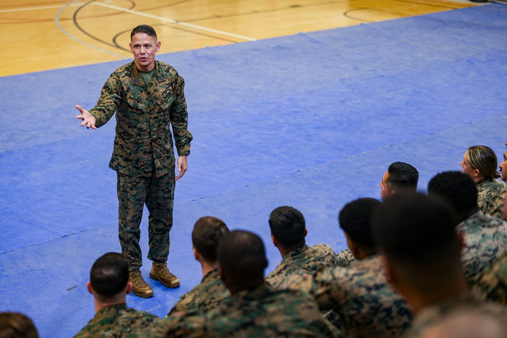 20th sergeant major of the Marine Corps visits 5th Marines