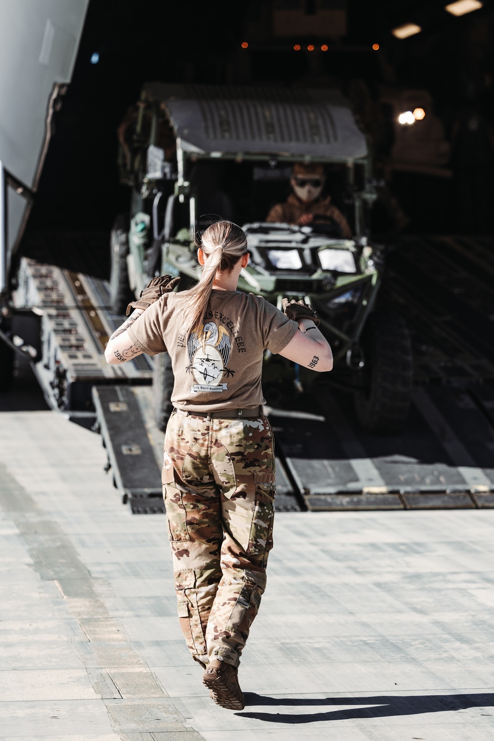 Marines with 3rd LAR unload tactical vehicles off of Air Force C-17 Globemaster III cargo aircraft