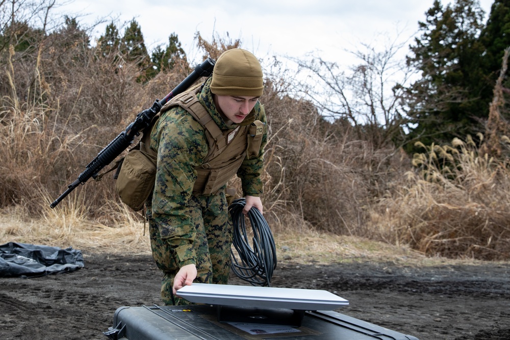CLR-3 Conducts Battle Hand Off Drills