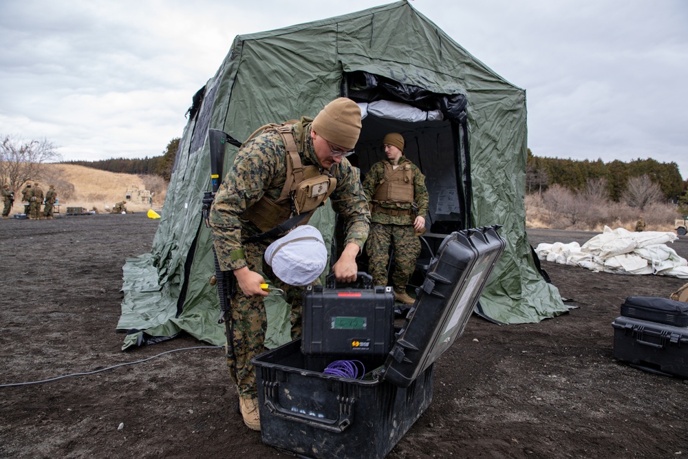 CLR-3 Conducts Battle Hand Off Drills