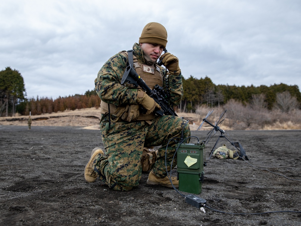 CLR-3 Conducts Battle Hand Off Drills
