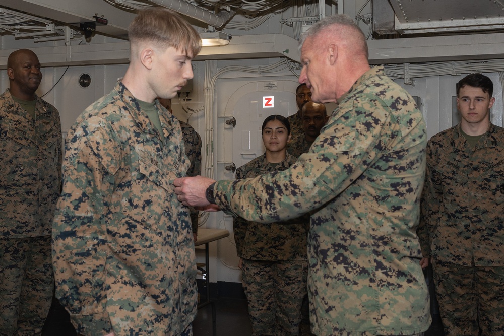 III MEF CG visits 31st MEU aboard USS America