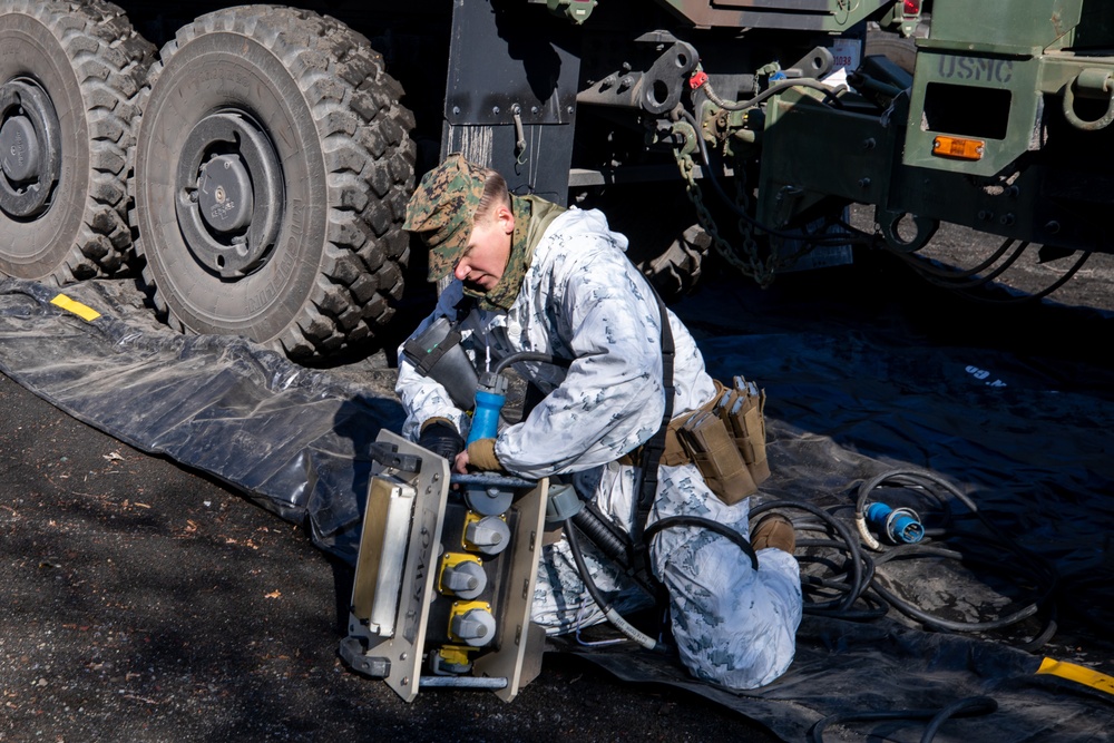 CLR-3 Conducts Battle Hand Off Drills