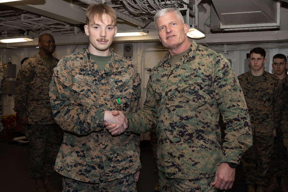 III MEF CG visits 31st MEU aboard USS America