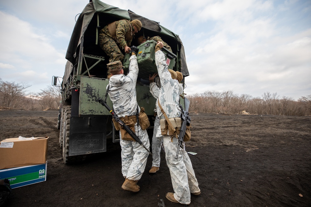 CLR-3 Conducts Battle Hand Off Drills