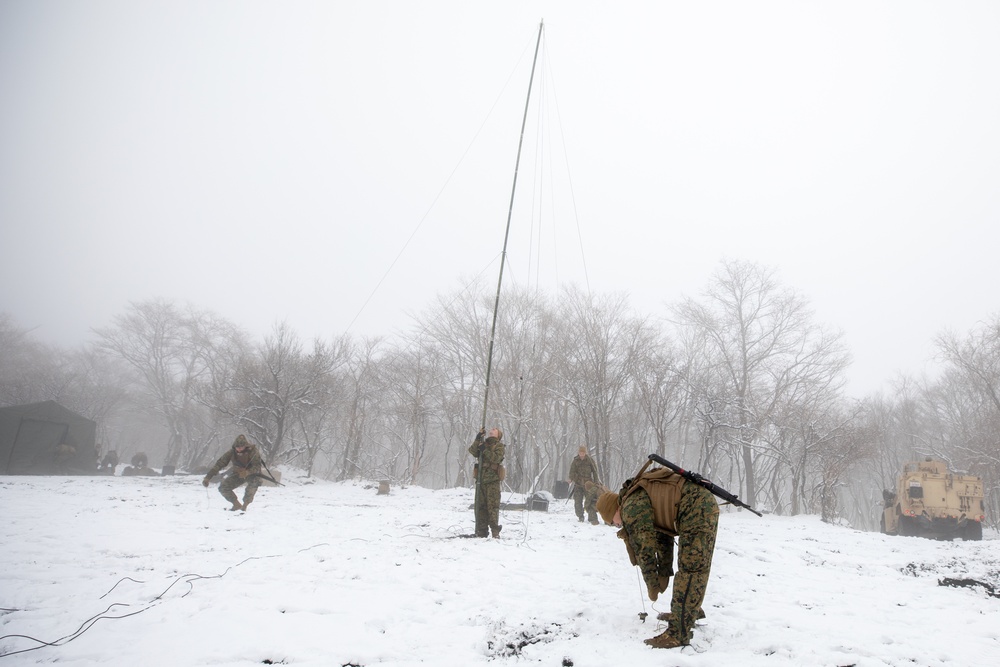 CLR-3 Conducts Battle Hand Off Drills