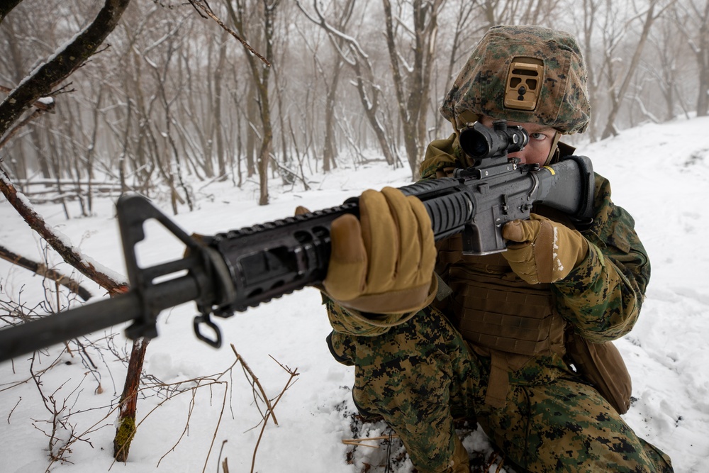 CLR-3 Conducts Battle Hand Off Drills