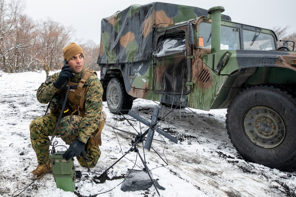 CLR-3 Conducts Battle Hand Off Drills