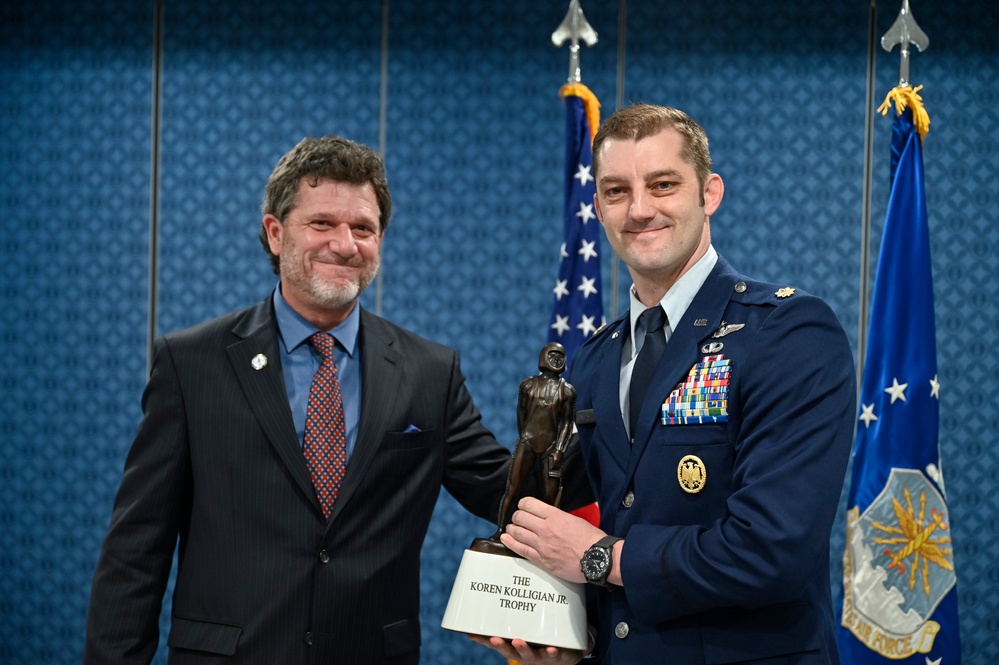 CSAF Allvin presents 2022 Kolligian Trophy