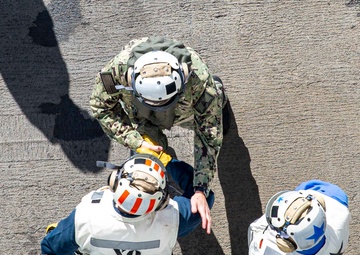 Abraham Lincoln welcomes Carrier Strike Group 15