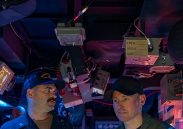 Commander, Carrier Air Wing TWO Visits USS Princeton