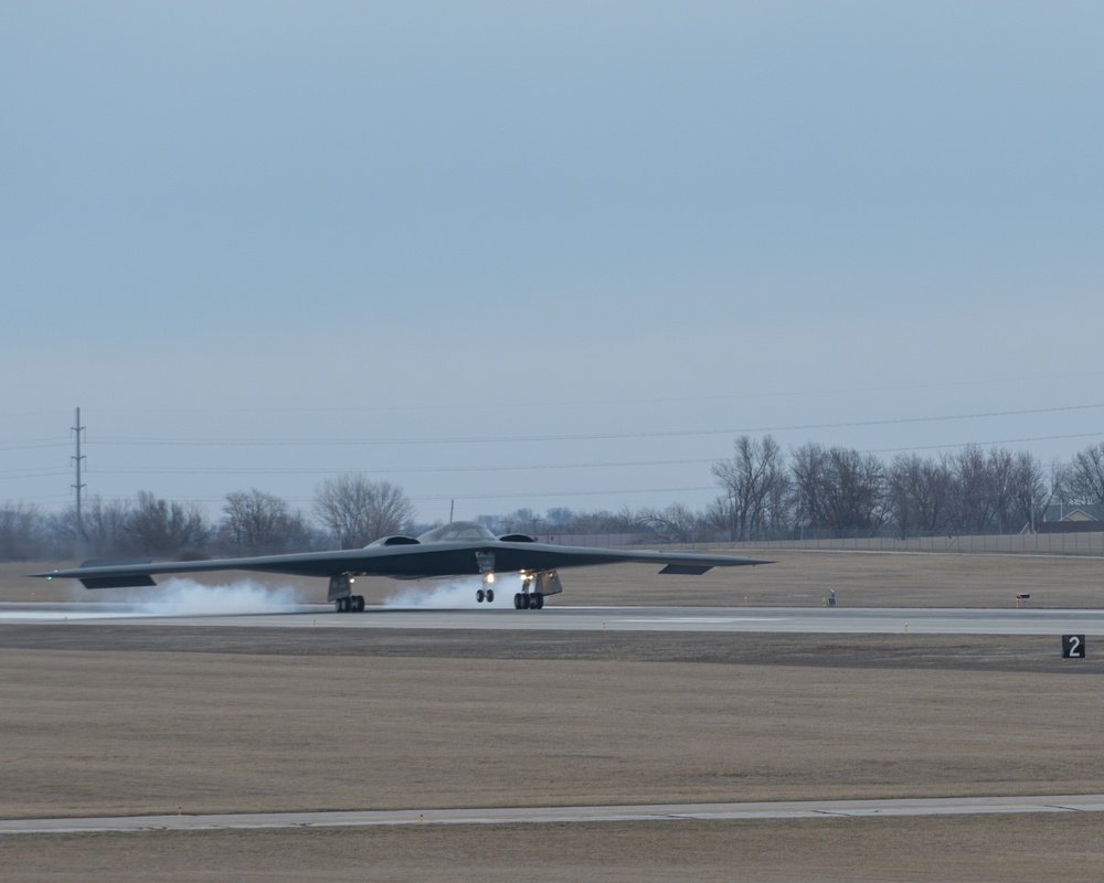 B-2 Spirit touches down at Whiteman Air Force Base