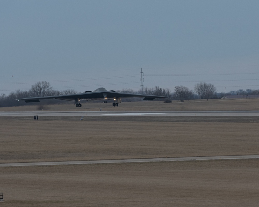 B-2 Spirit touches down at Whiteman Air Force Base