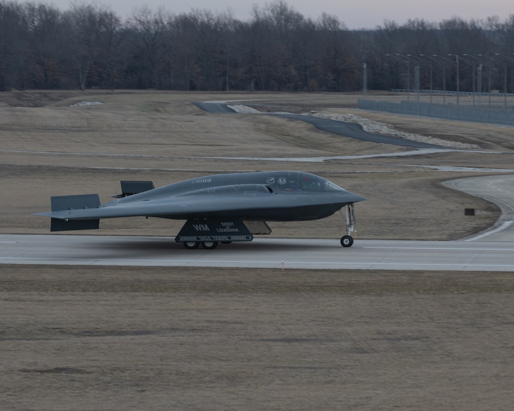 B-2 Spirit touches down at Whiteman Air Force Base