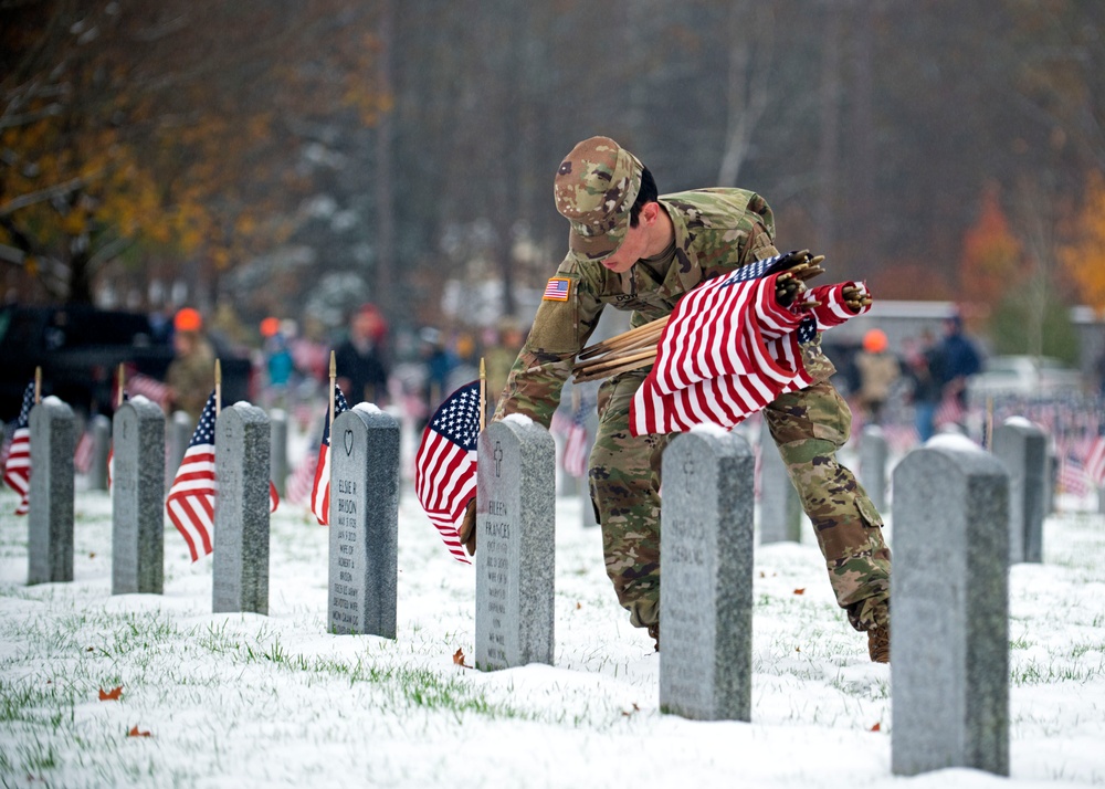 NH Guard joins volunteer effort at veterans cemetery