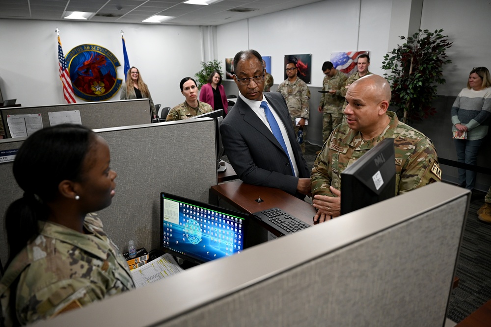 FM senior leaders visit JBSA-Lackland