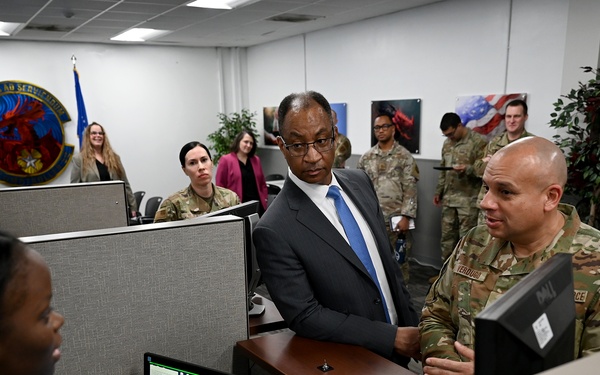 FM senior leaders visit JBSA-Lackland