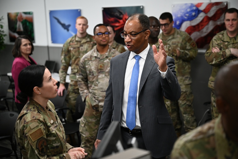 FM senior leaders visit JBSA-Lackland