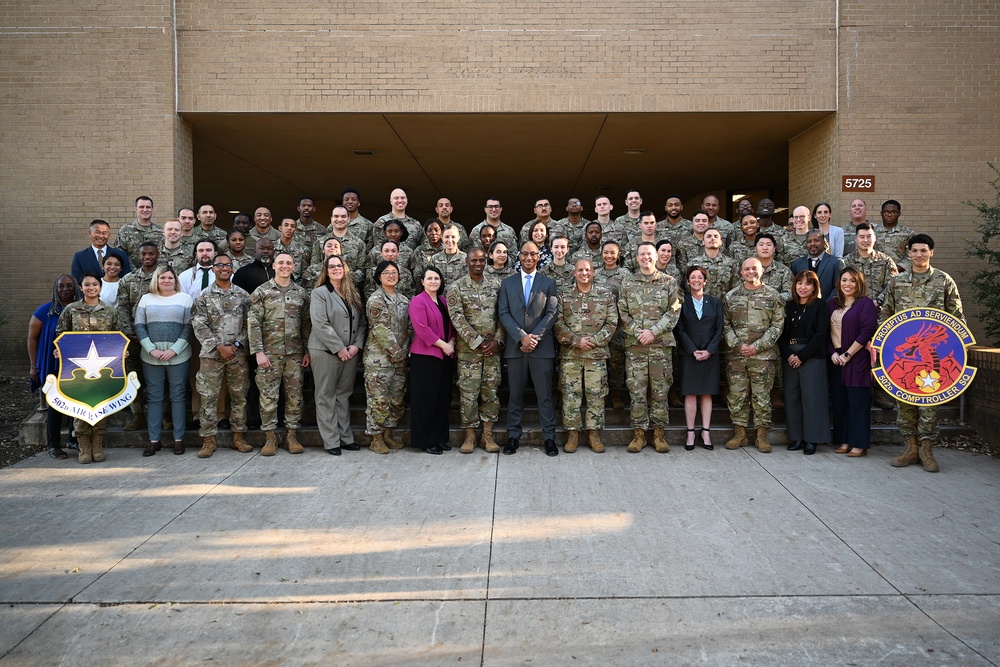 FM senior leaders visit JBSA-Lackland