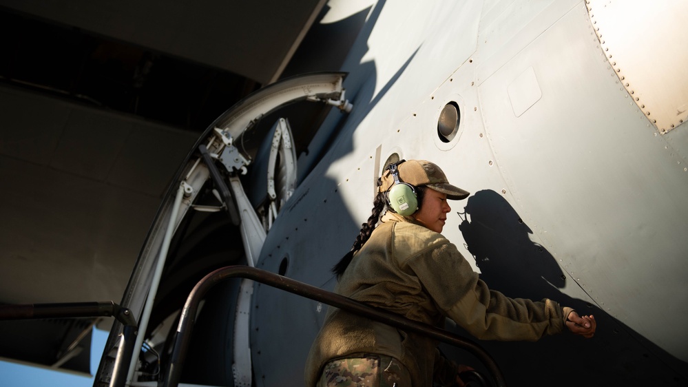 Preparing the C-5M Super Galaxy for delivery