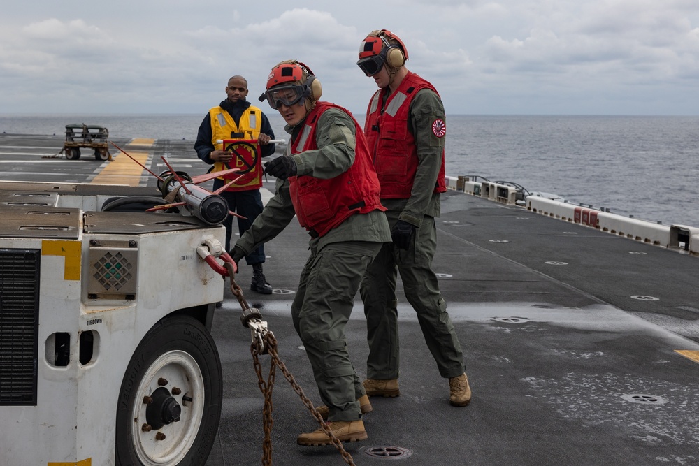 Dvids - Images - Marines, Sailors Conduct Flight Deck Firefighting 