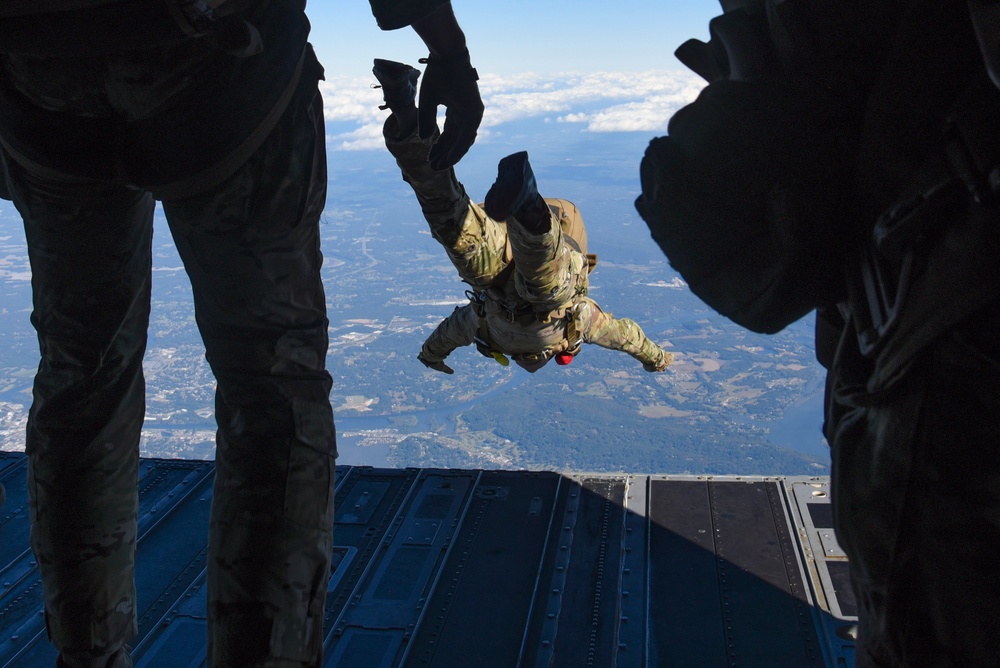 U.S. Army 20th Special Forces Group Jumps