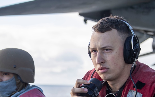 Abraham Lincoln conducts training exercise