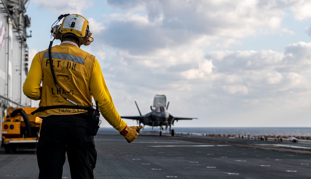 USS America Conducts Flight Operations WIth the 31st MEU