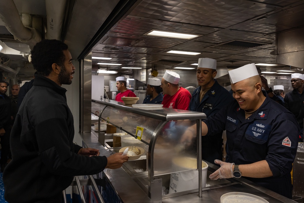 USS America hosts karaoke and ice cream social