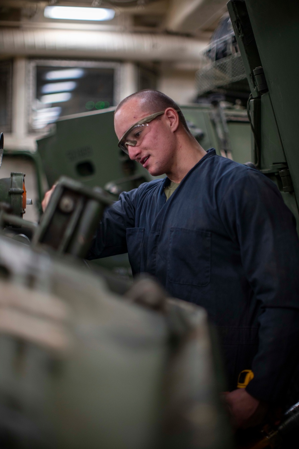 BLT 1/5 Performs Vehicle Maintenance aboard USS Somerset