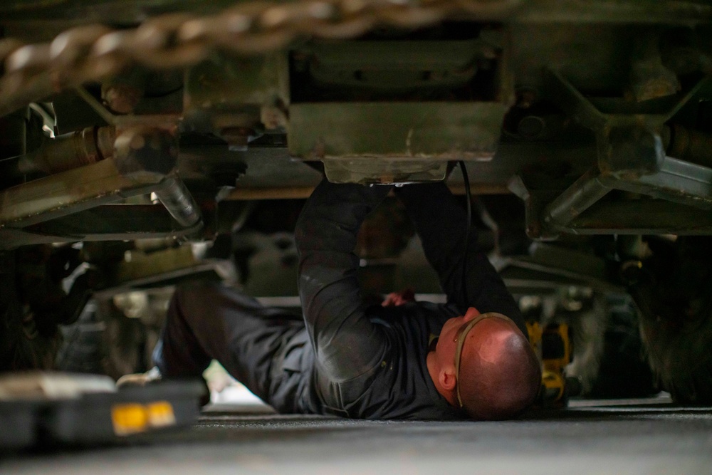 BLT 1/5 Performs Vehicle Maintenance aboard USS Somerset