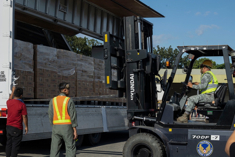 U.S. Marines Support Mindanao Relief Efforts Alongside Philippine Allies