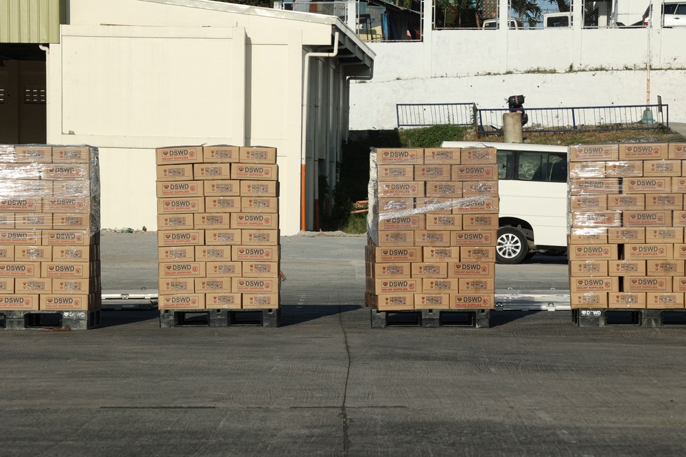 U.S. Marines Support Mindanao Relief Efforts Alongside Philippine Allies