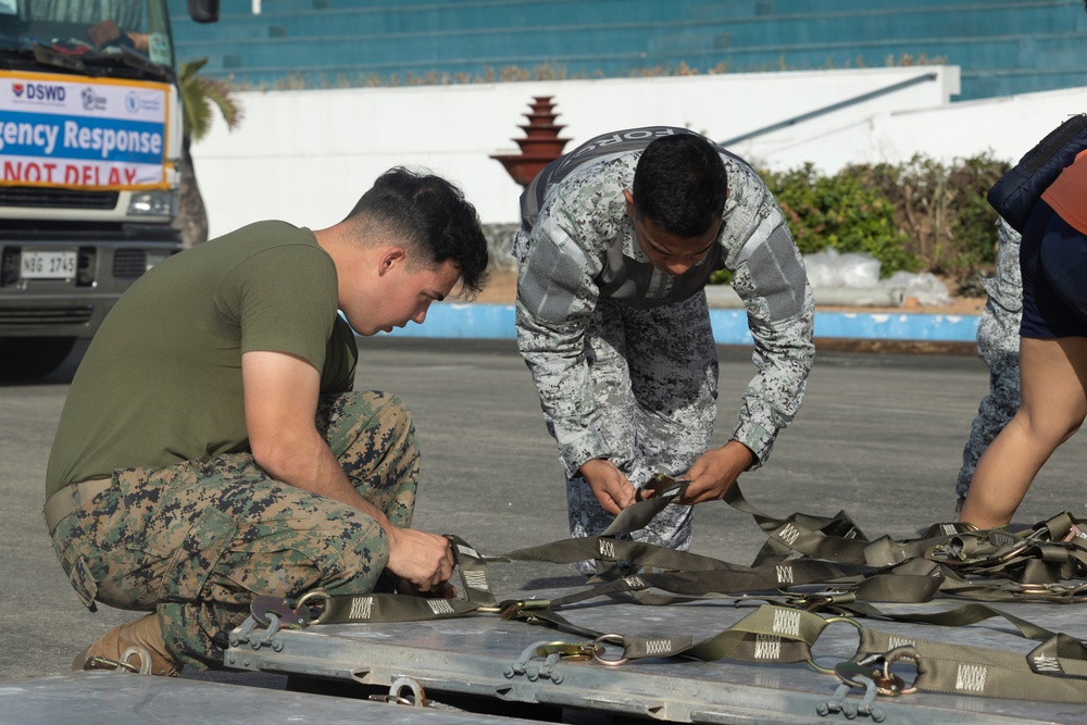 U.S. Marines Continue To Support Mindanao Relief Efforts Alongside Philippine Allies