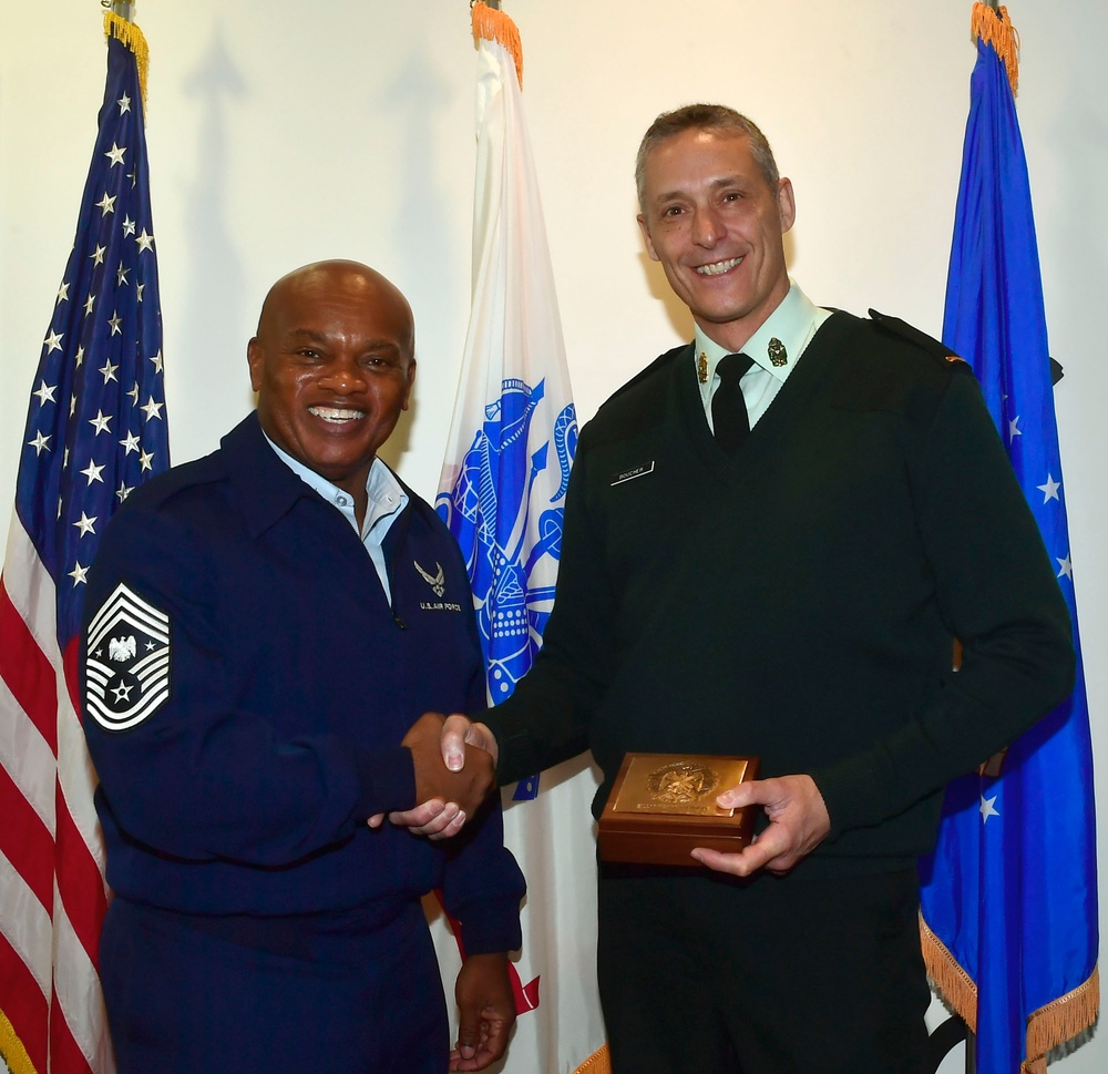 Top enlisted leaders of National Guard and Canadian Army Reserve strengthen ties and discuss enlisted affairs