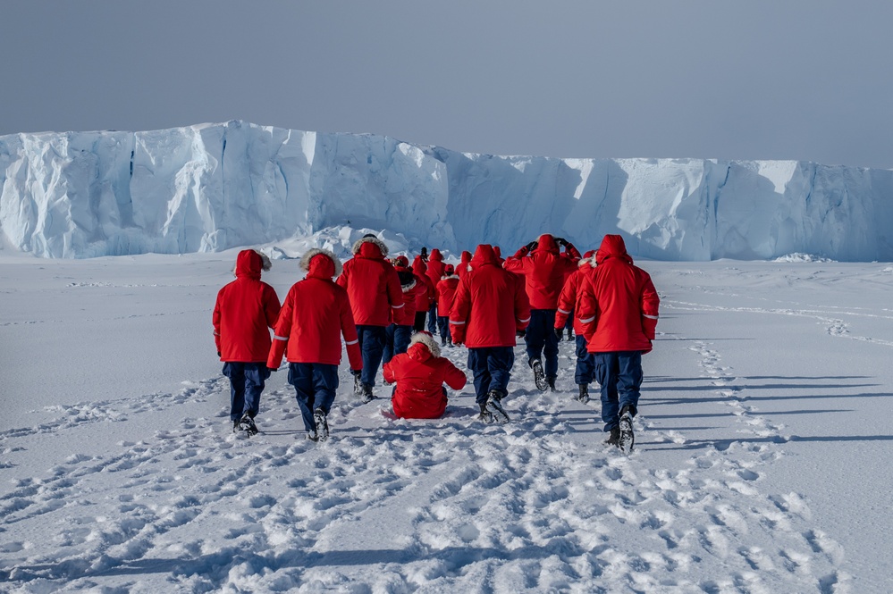 Coast Guard Cutter Polar Star (WAGB 10) crew receives Antarctic Service Medal on Ross Ice Shelf