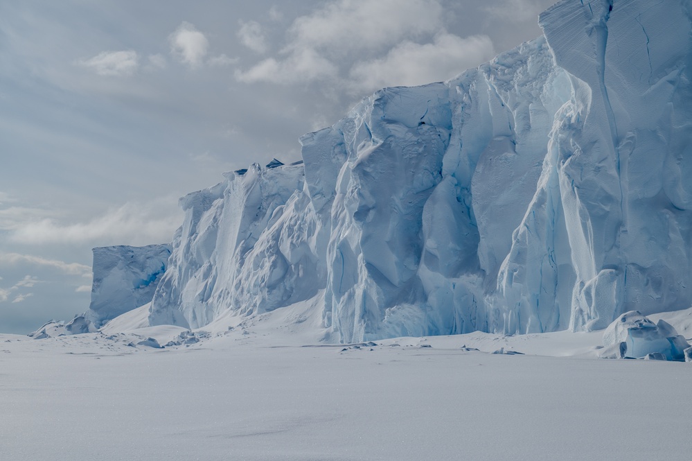 Coast Guard Cutter Polar Star (WAGB 10) crew receives Antarctic Service Medal on Ross Ice Shelf