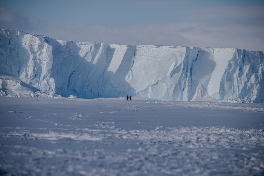 Coast Guard Cutter Polar Star (WAGB 10) crew receives Antarctic Service Medal on Ross Ice Shelf