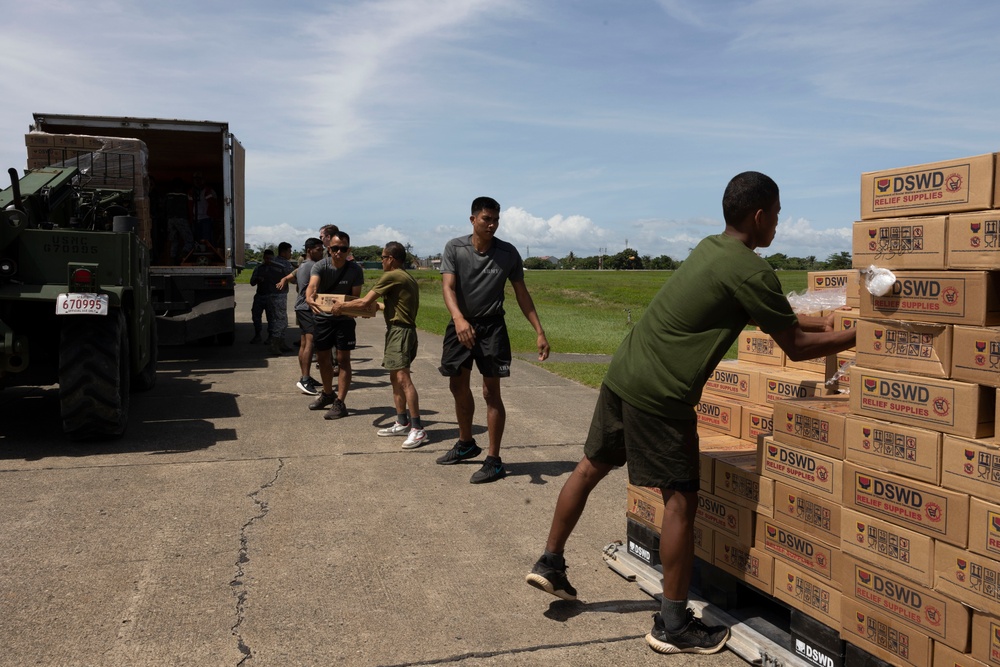 U.S. Marines Continue To Support Mindanao Relief Efforts Alongside Philippine Allies