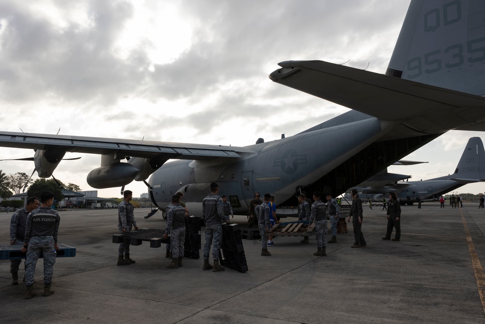 U.S. Marines Continue To Support Mindanao Relief Efforts Alongside Philippine Allies