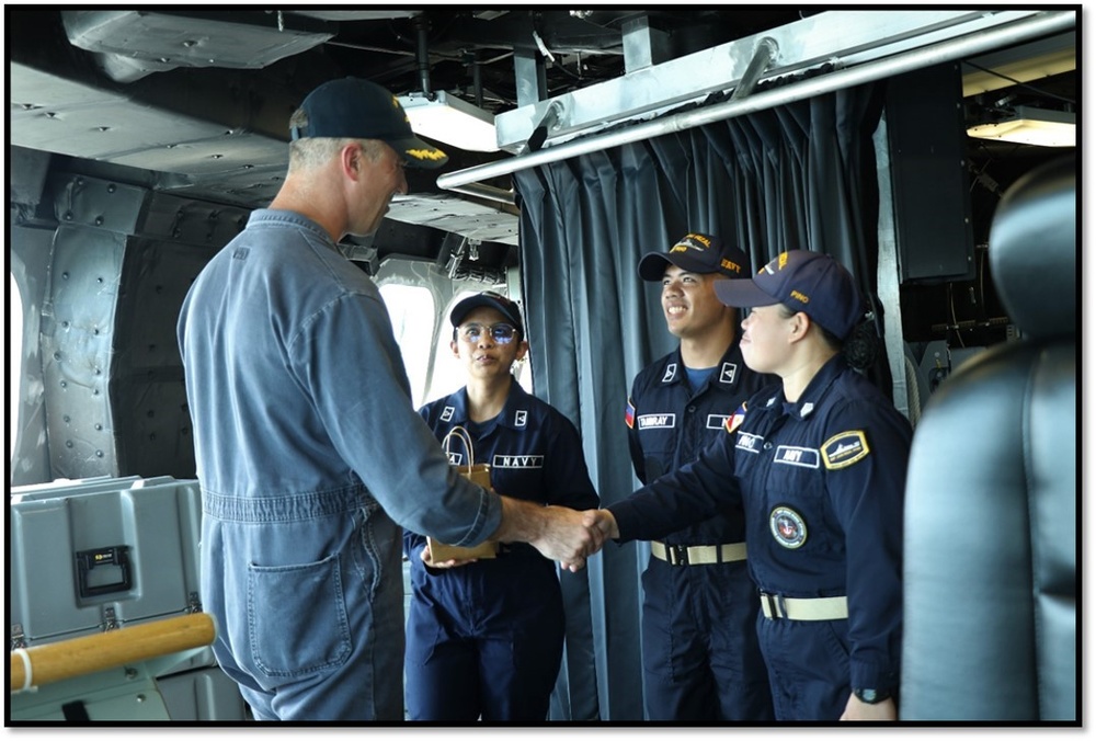 USS Manchester (LCS 14) hosts Philippine Navy Sailors