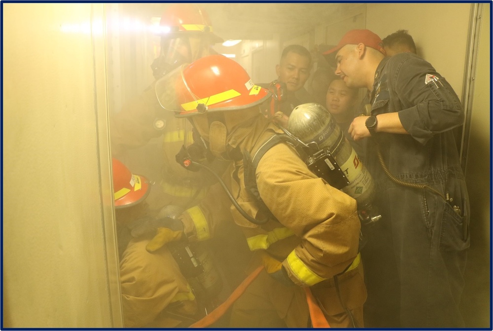 USS Manchester (LCS 14) hosts Philippine Navy Sailors