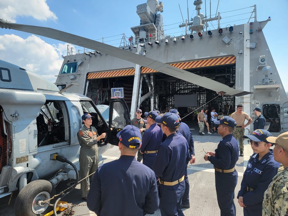 USS Manchester (LCS 14) hosts Philippine Navy Sailors